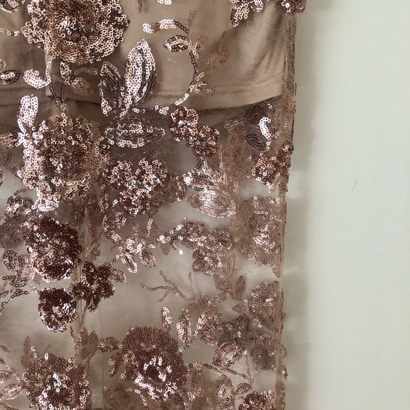 Elegant dress - Picture 3 of 8